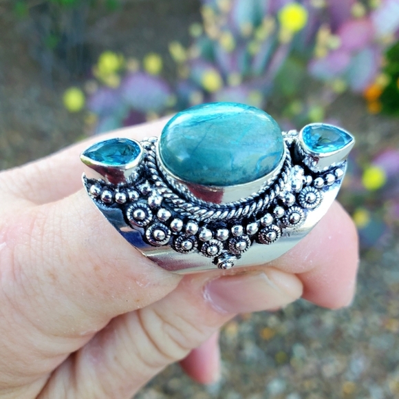 New Chrysocolla and Blue Topaz 925 Silver Statement Ring. - Picture 9 of 16